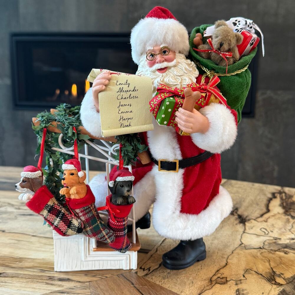 Dept 56 Possible Dreams Clothtique Santa Puppy Stockings Figurine 6008219 Retird